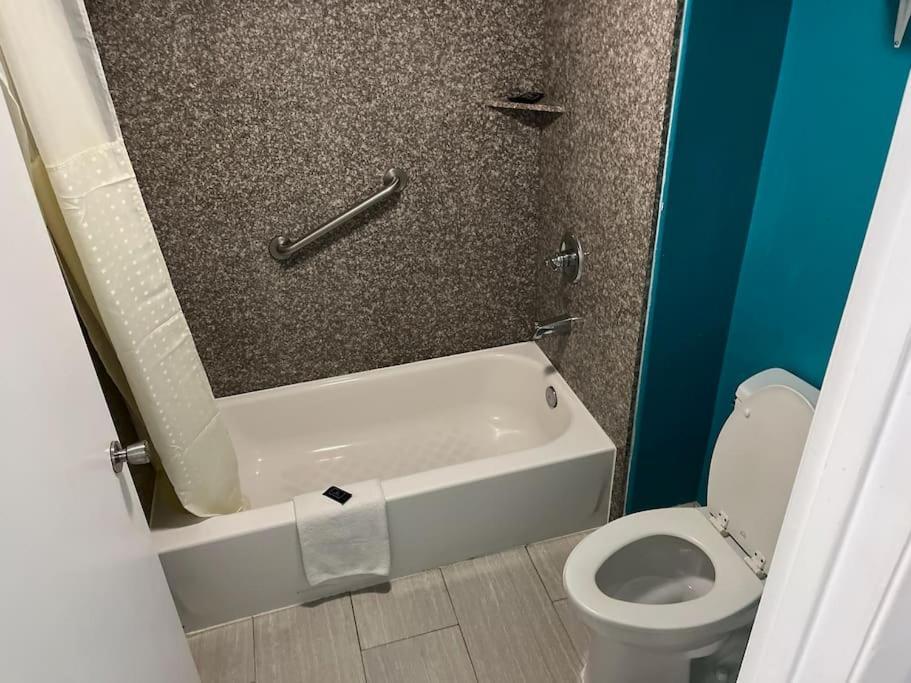 Hotel 2 Double Bed Studio 109 & Hot Tub Livingston Esterno foto